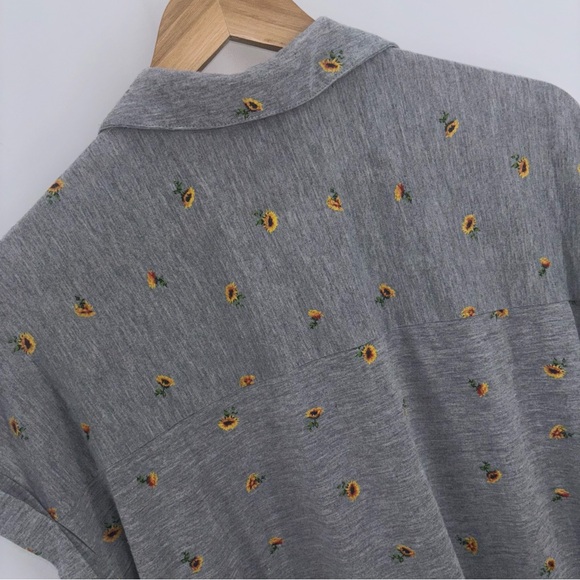 Truself Women L Sunflower Print Button Front Short Sleeve‎ Grey Top Classic Soft - Picture 5 of 9